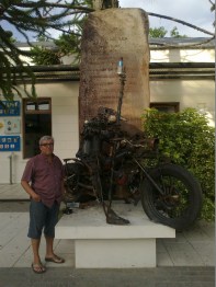 Quijote - Escultor Gustavo Castro Venturini - Foto tomada el 31-12-2013 en el Patio del Centro Cultural Islas Malvinas de la Ciudad de la Plata, Pcia. Buenos Aires, Rep. Argentina
