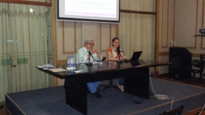 El Dr. Fernando Napoli junto a la Esp. Patricia Tilli exponiendo su ponencia sobre las problemáticas de las tesis de posgrado